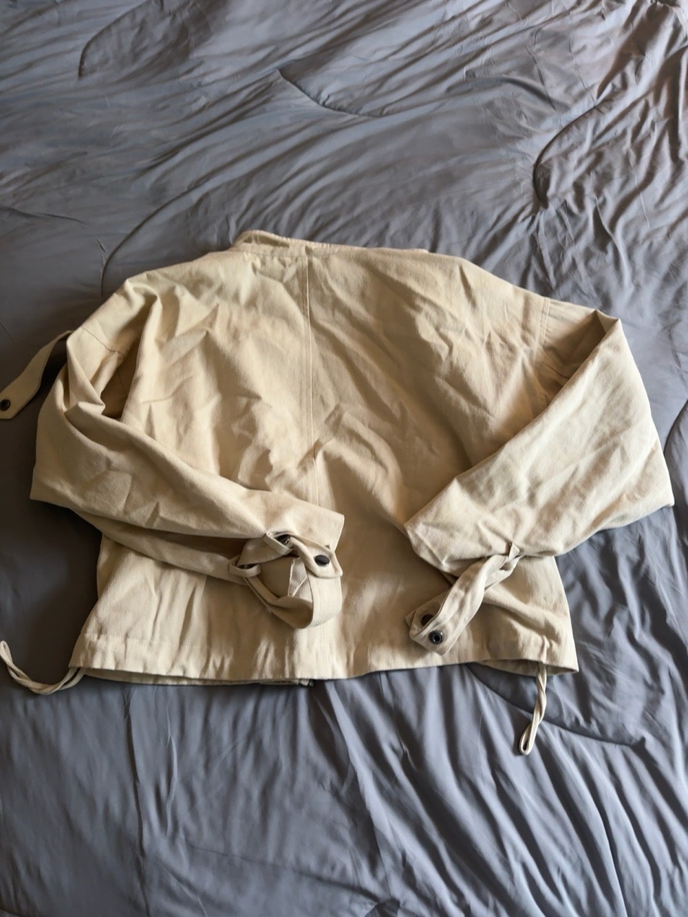 Find Me Now Cream Utility Jacket | Cargo Pocket Lightweight Jacket | Small - Picture 3 of 3